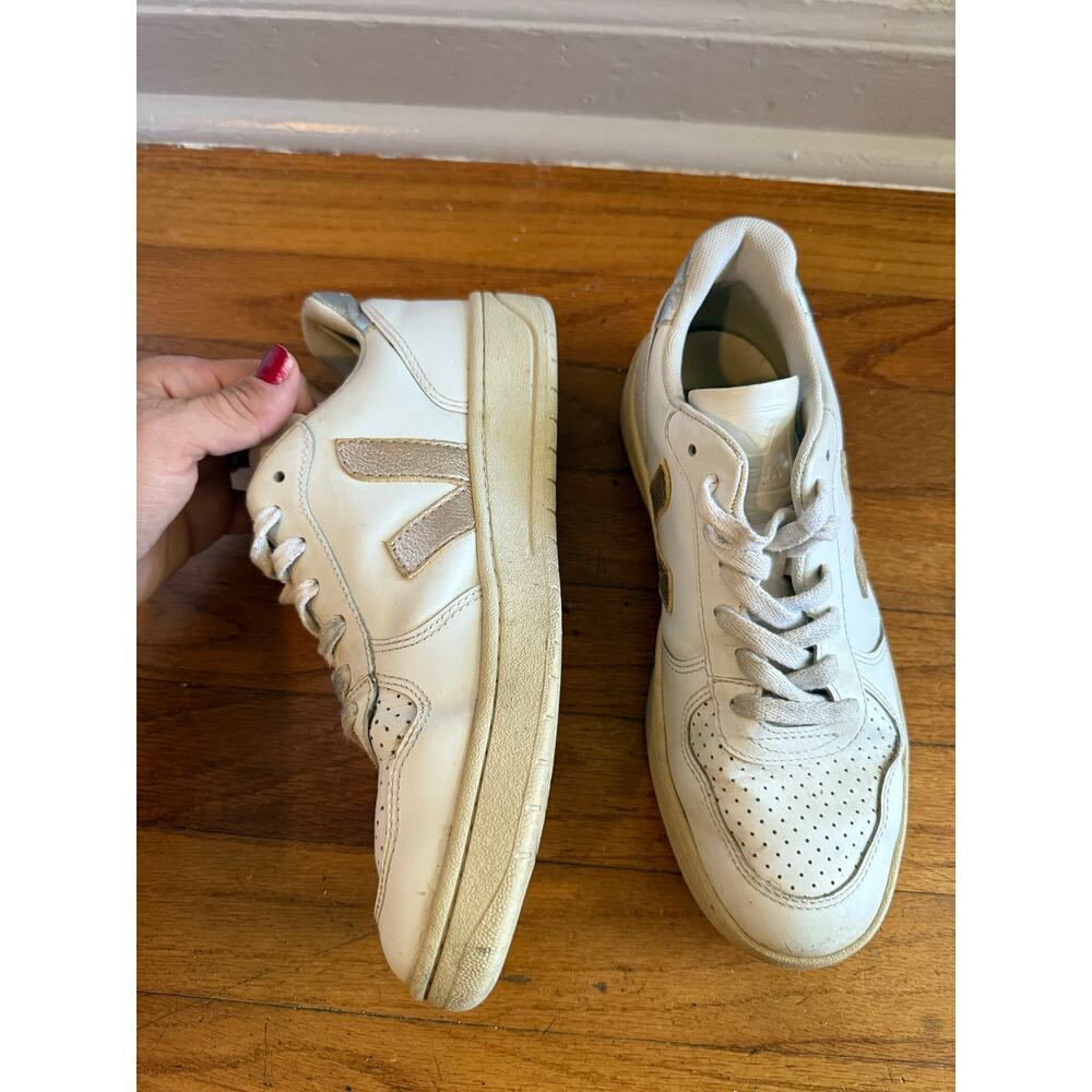 Veja Women's V-10 Leather Metallic Logo Patch Low-Top Sneakers size 39 (us 8) - Picture 6 of 11
